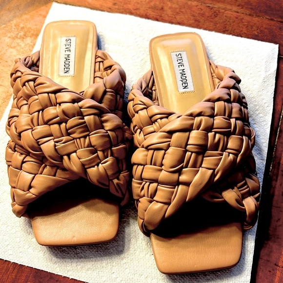 Steve Madden Shoes - Steve Madden tan woven slide sandals. Size 9.